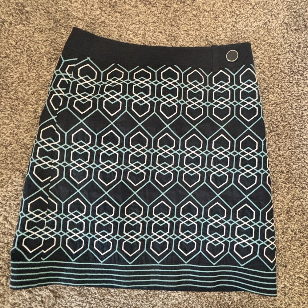 Geometric embroidered office skirt